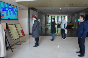 校园疫情防控不放松!俞峰校长带队督导检查学校疫情防控工作