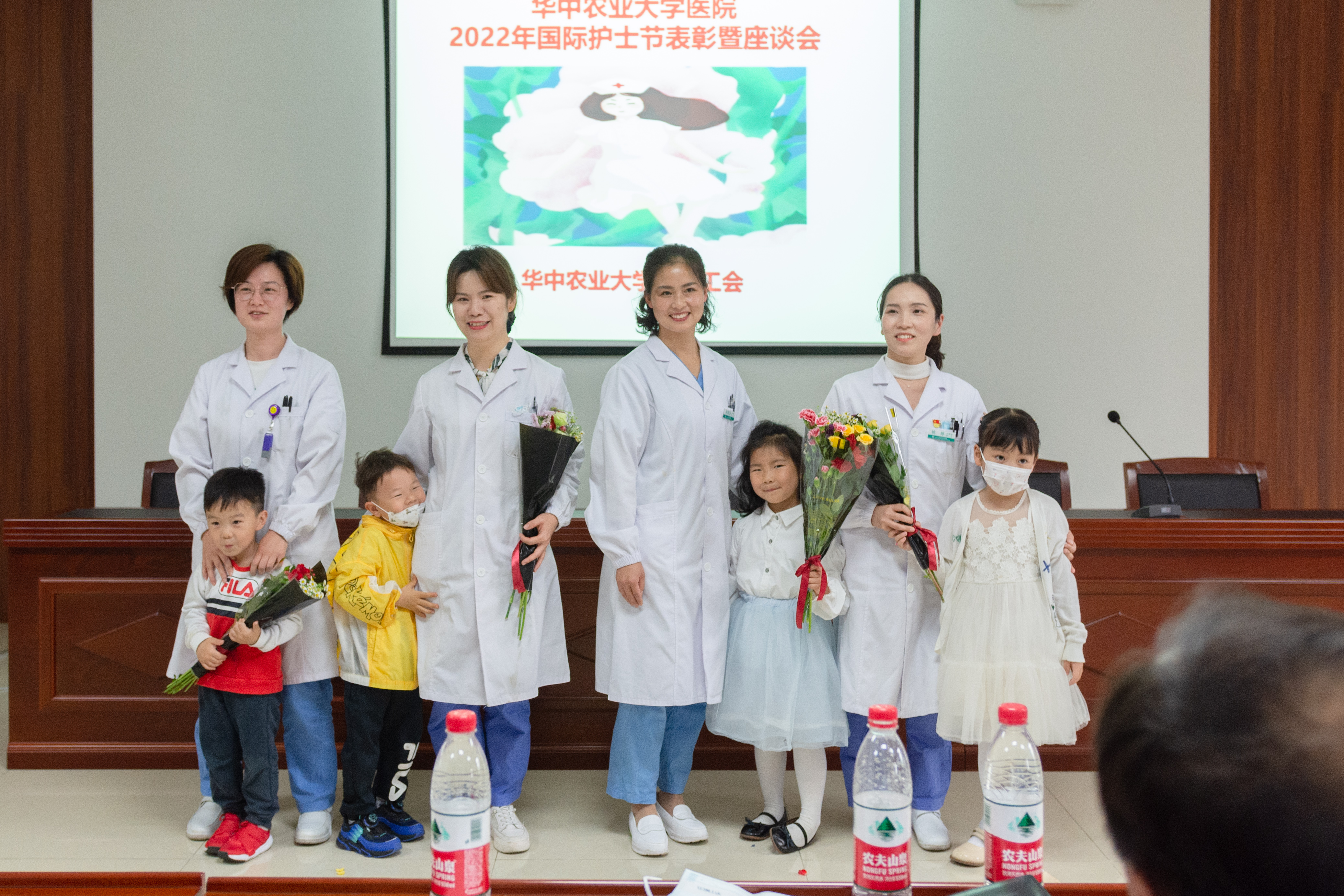 高翅等校领导看望慰问校医院护理工作者