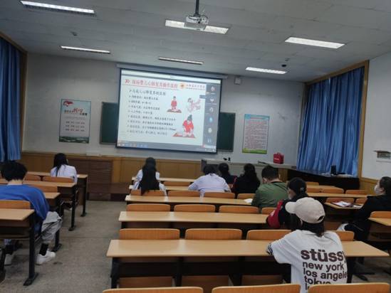 学校举办心肺复苏培训活动