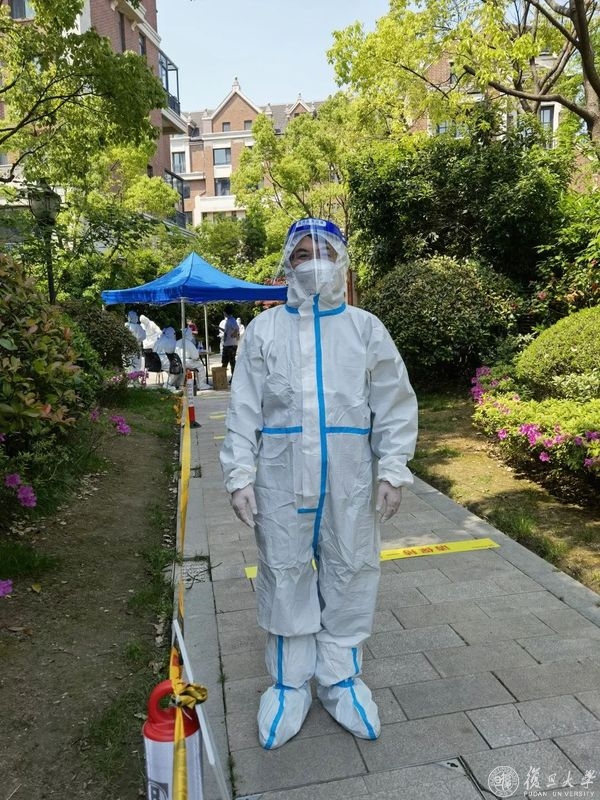 “让我先上！”复旦教授主动下沉社区一线，书写复旦人的抗疫担当