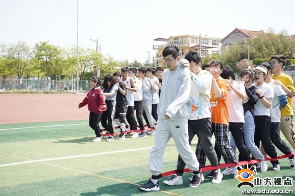 ​［信息］“信情飞扬”趣味运动会举行