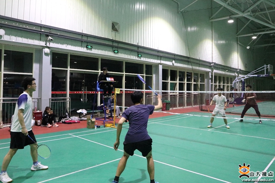 ​［环境］举办“导学思政”师生羽毛球比赛