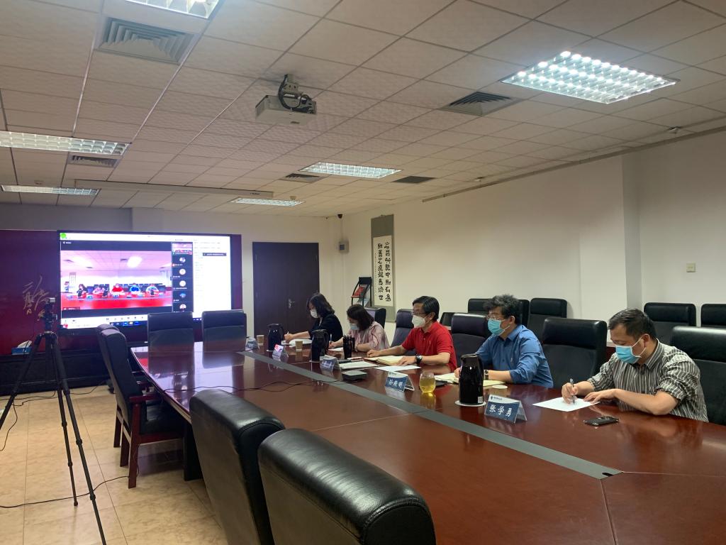 学校召开疫情防控工作布置会