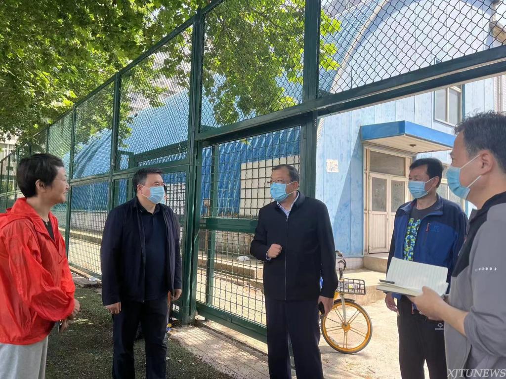 卢建军调研学校体育工作
