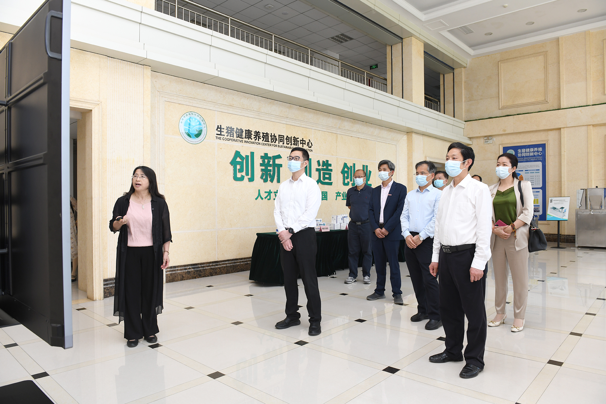 湖北省副省长宁咏一行来校考察调研