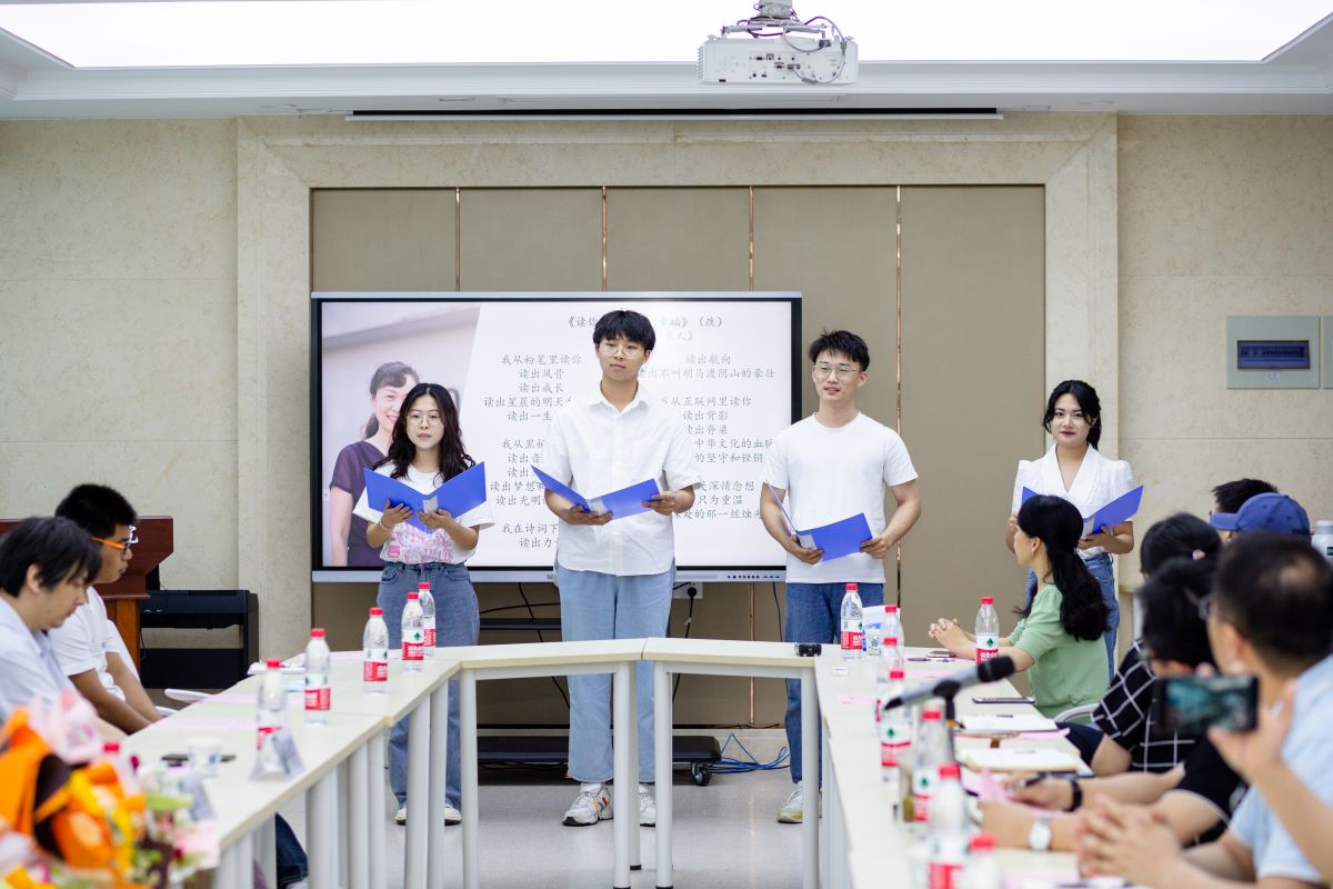 文法学院举行兰霞老师荣休仪式