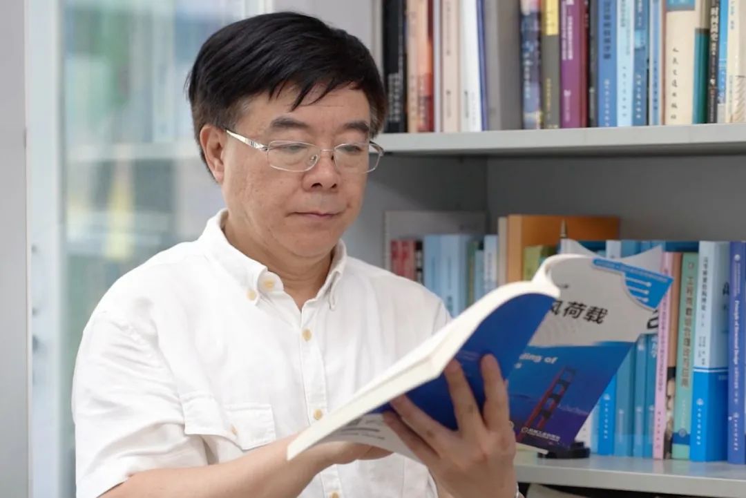 历史上首次，国际风工程协会的两个奖项同时花落同济