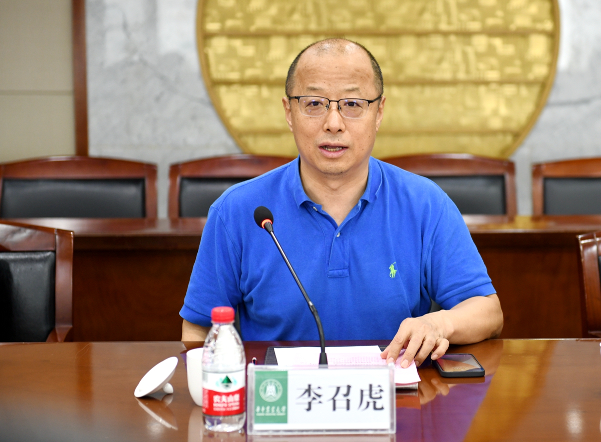 武汉市政府副秘书长张卫国一行来校调研