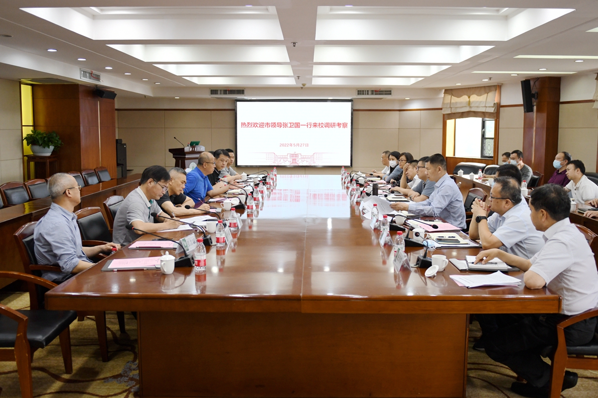 武汉市政府副秘书长张卫国一行来校调研