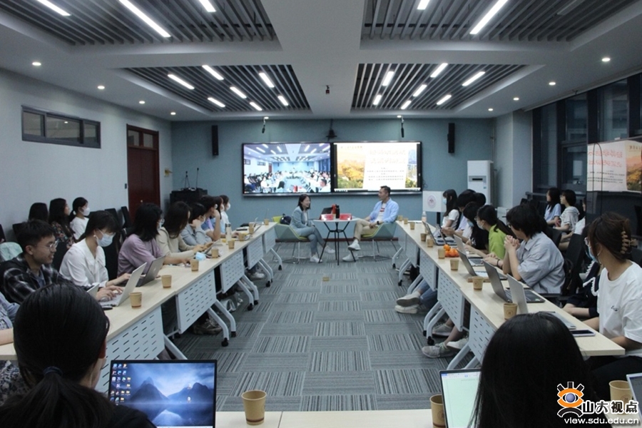 ​［法学］举办法科学生成长系列讲座第一期