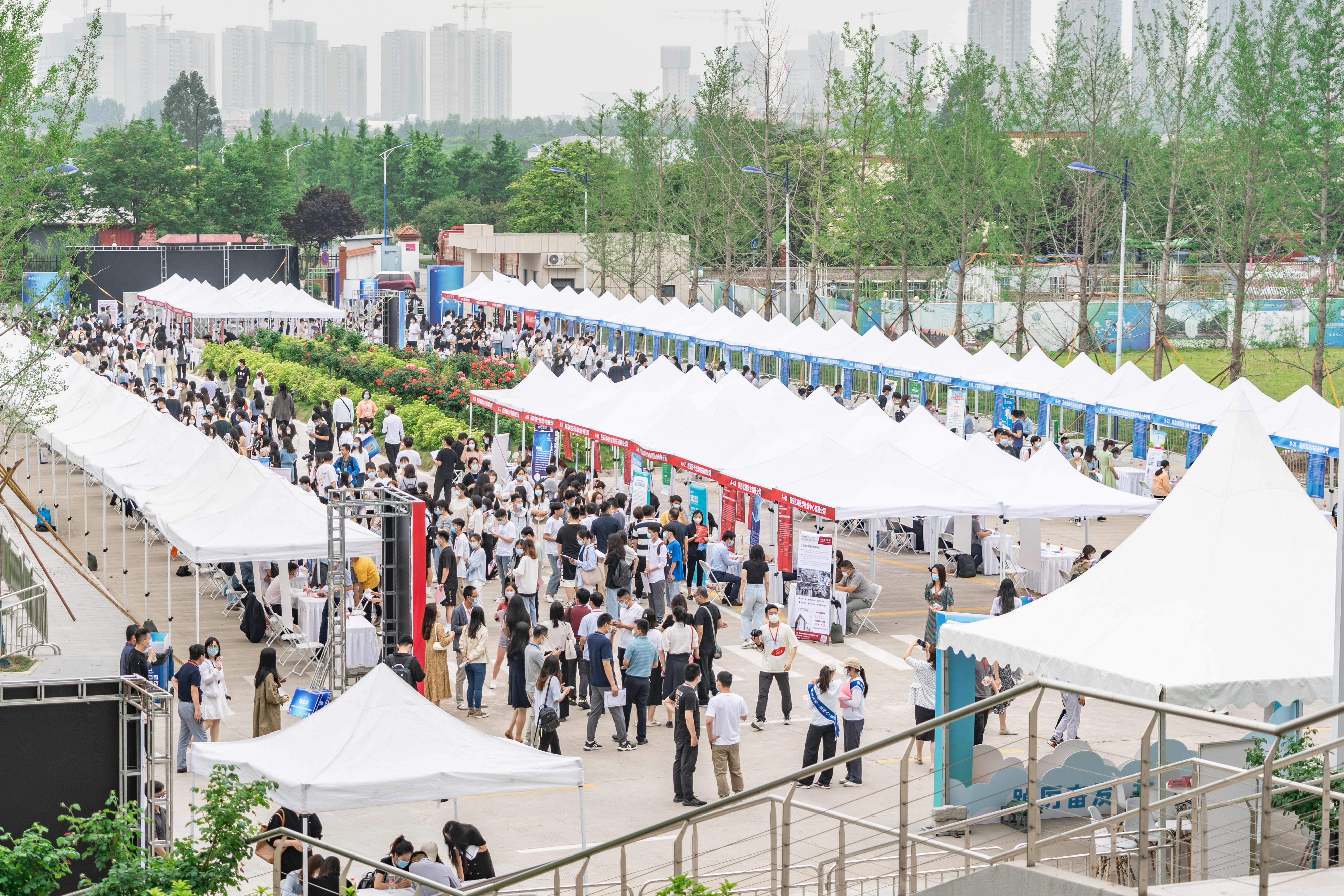 我校举办“访企拓岗促就业”2022届毕业生春季综合类招聘会