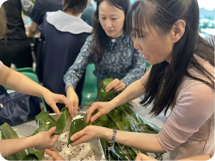 继续教育学院组织“粽情端午”迎端午包粽子活动