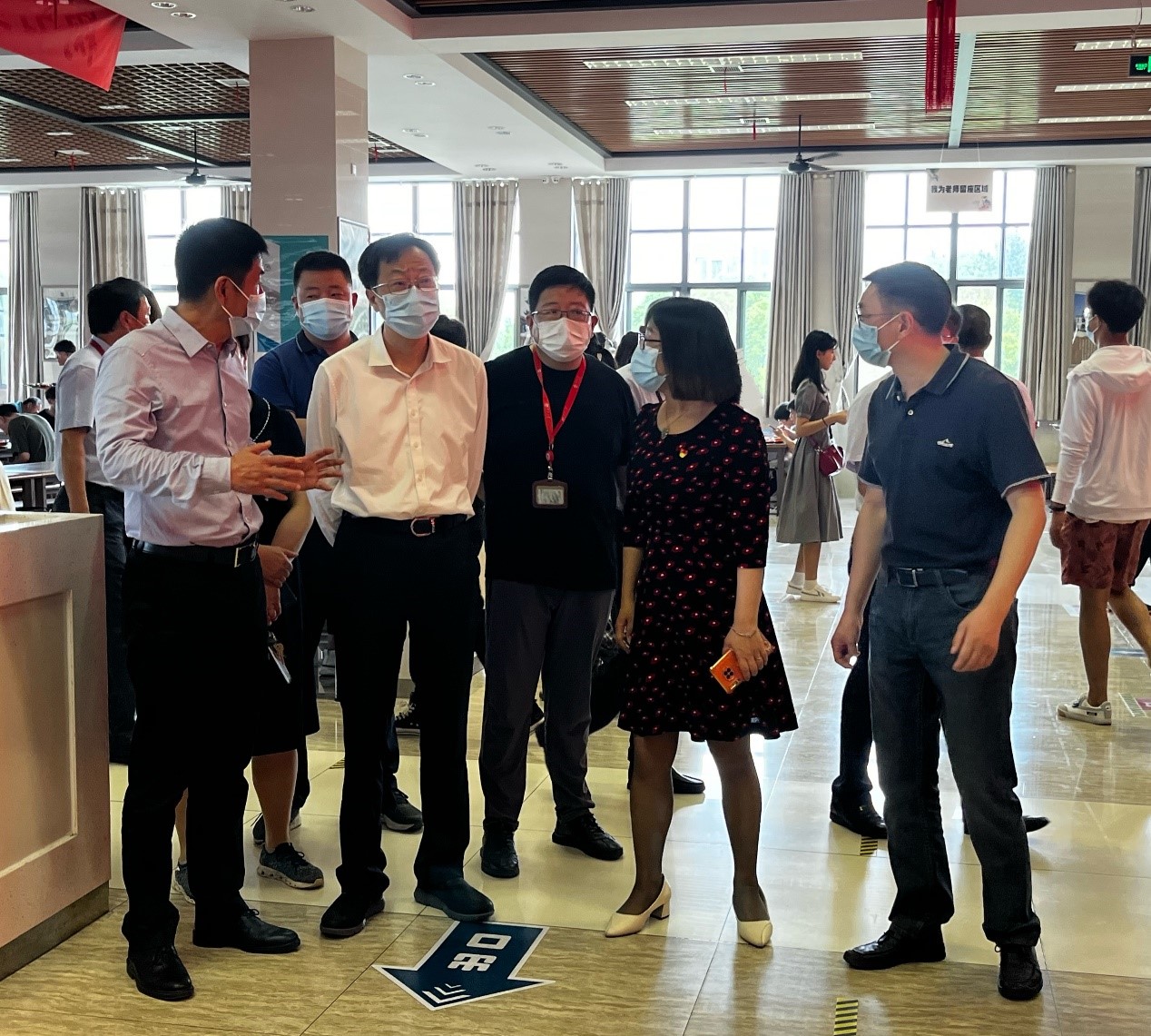 无锡市教育局局长范良到校检查端午假期疫情防控工作