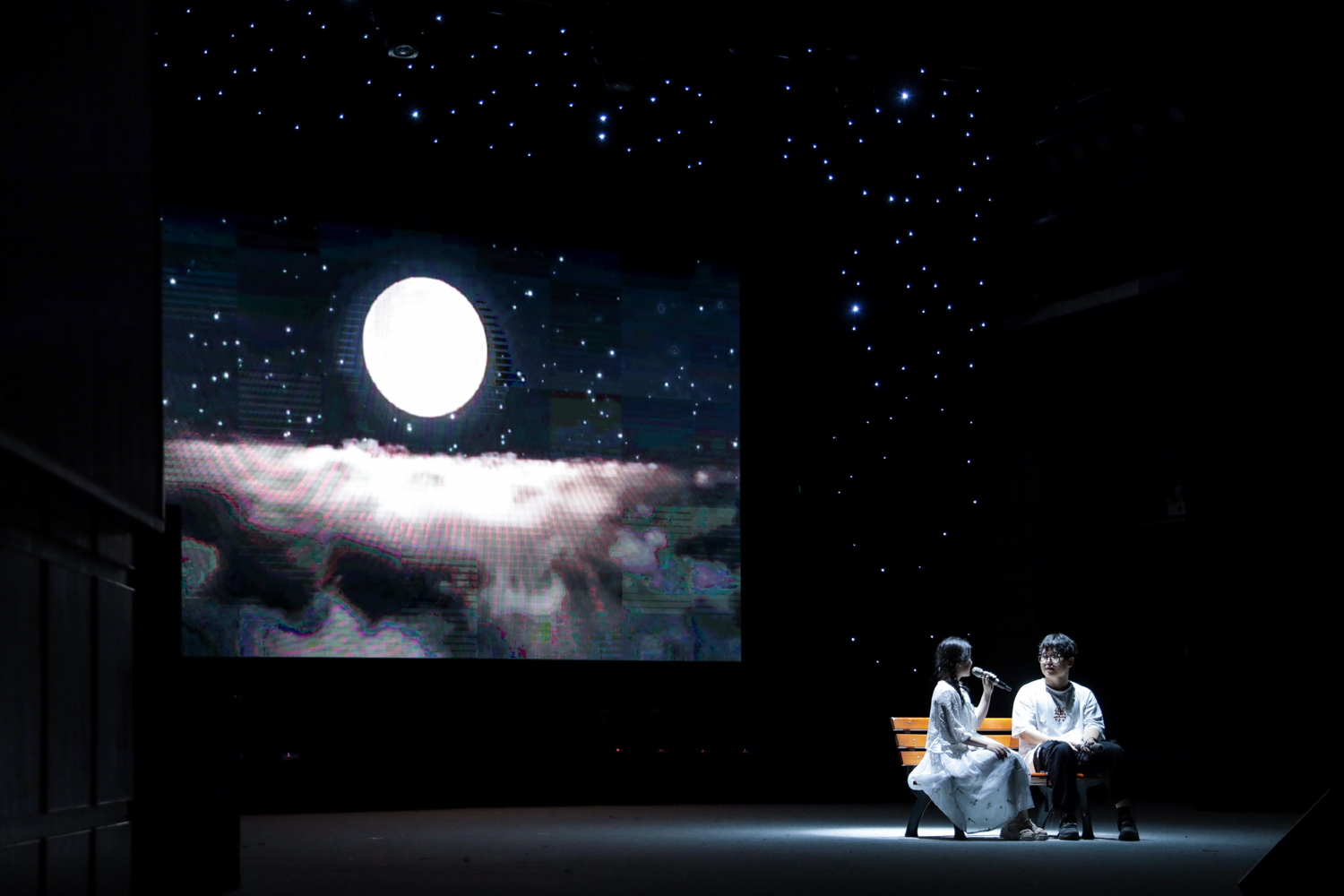 【艺术节】“瑰丽星海”师生艺术展演声乐团专场演出举行