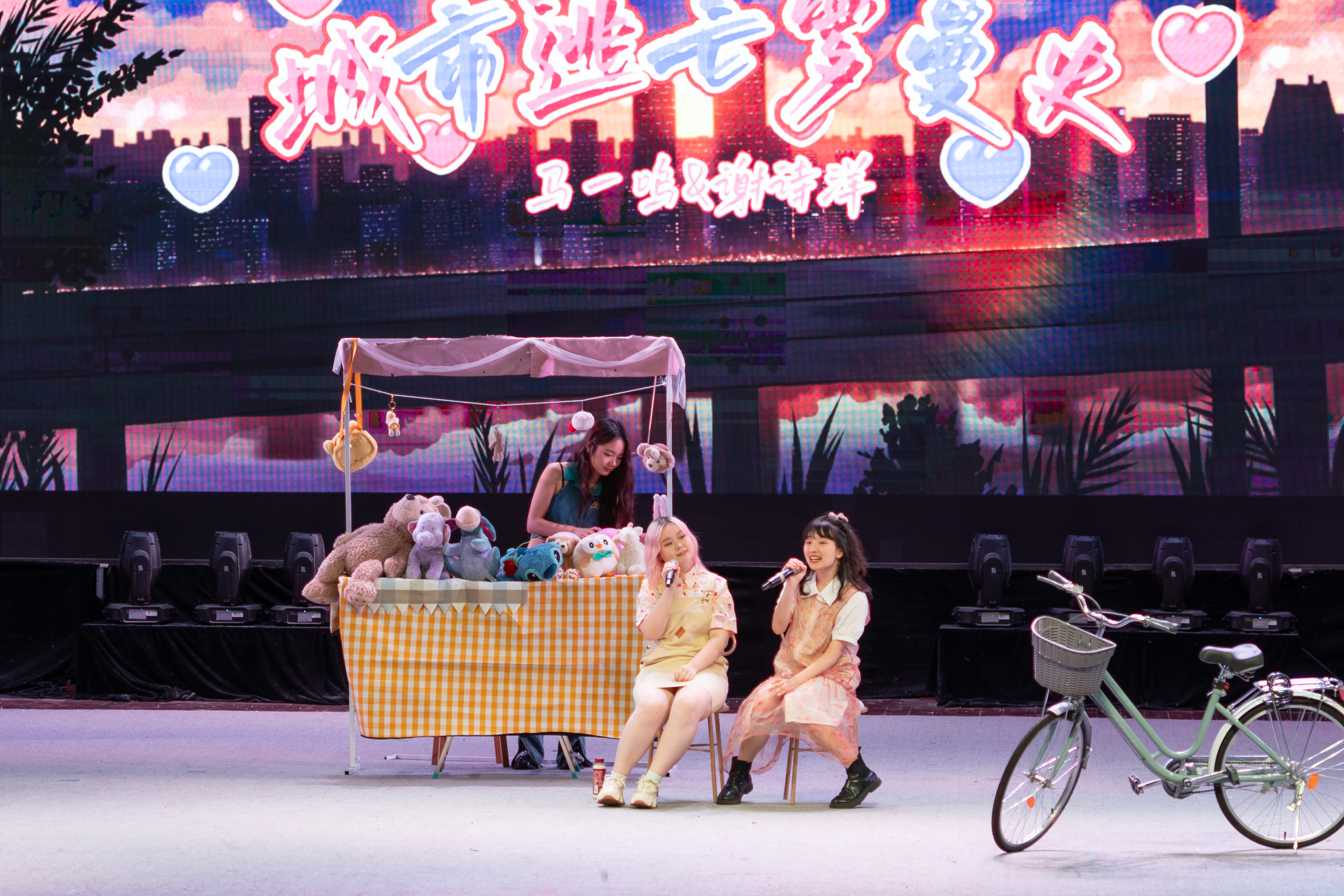 【艺术节】“瑰丽星海”师生艺术展演声乐团专场演出举行