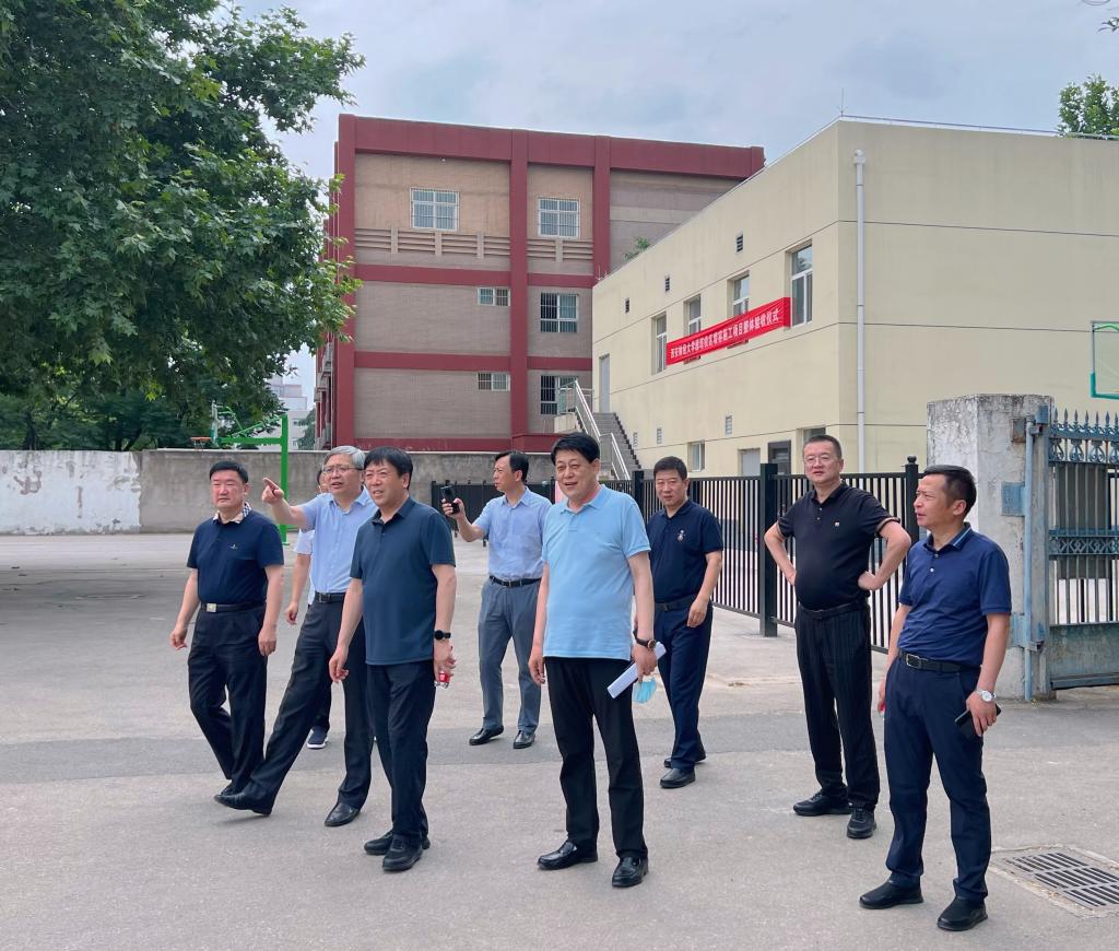 榆阳区区委书记李忠宏一行来校考察调研