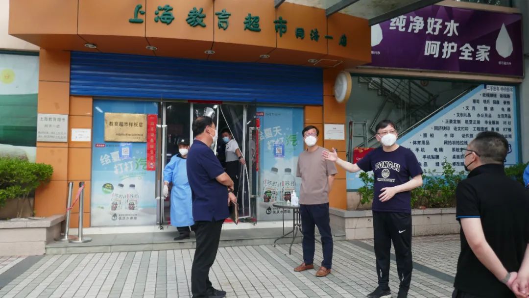 校党委书记方守恩、校长陈杰检查指导校园准封闭状态下食堂和超市运营情况