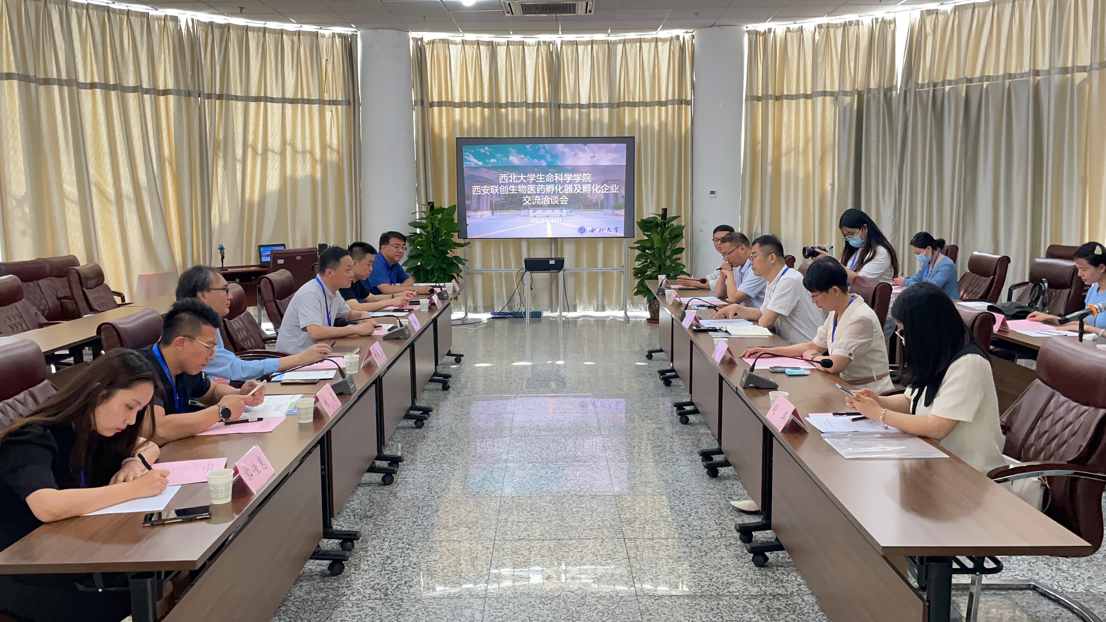 我校与西安联创生物医药孵化器及孵化企业开展访企拓岗活动