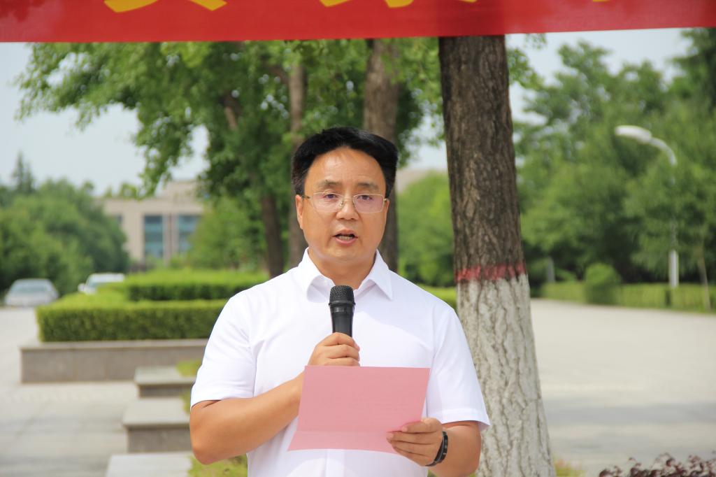 学校举行“创美喷泉”冠名揭牌仪式