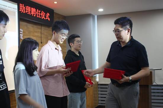 机器人学院举行学生助理聘任仪式