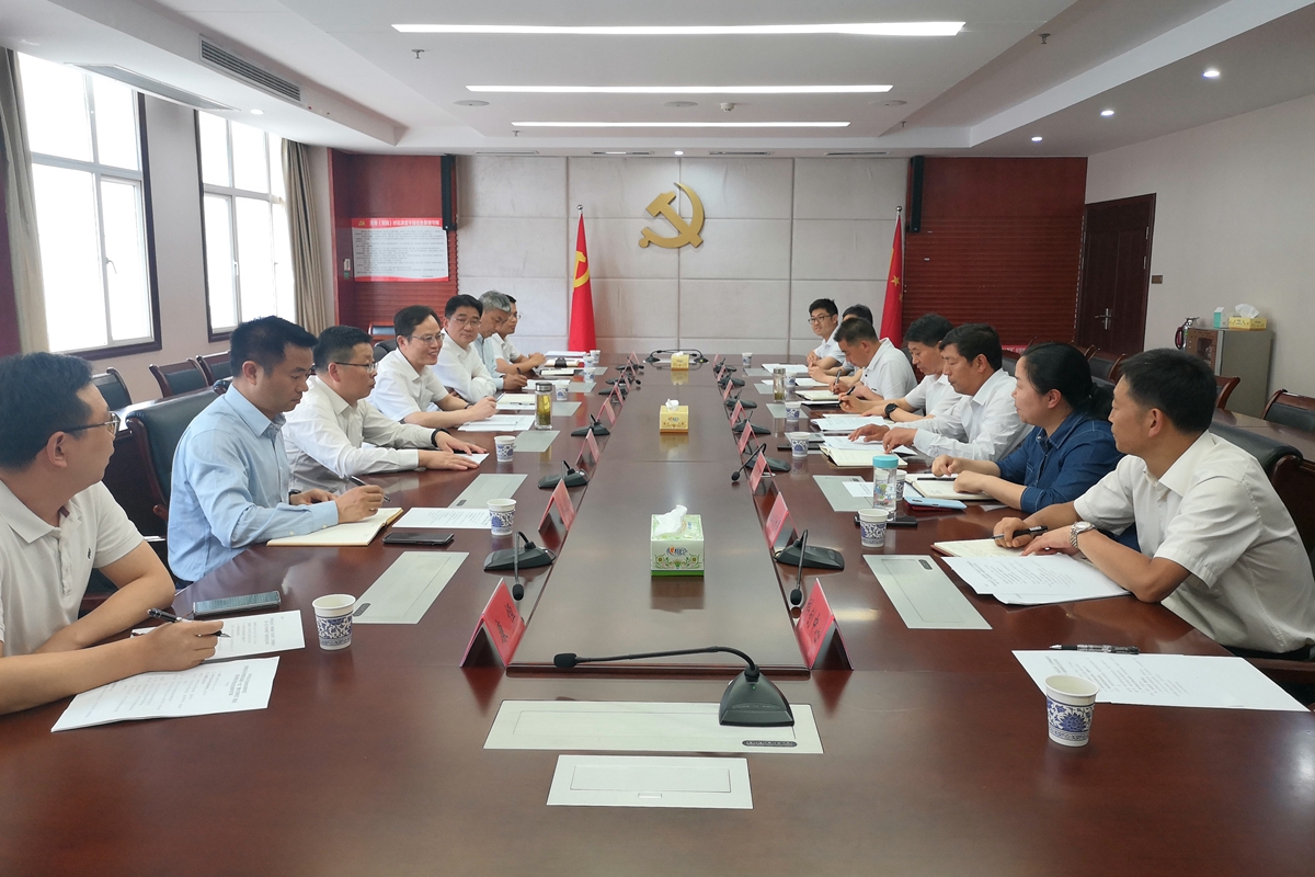 杨少波带队送“博士服务团”成员到神农架挂职