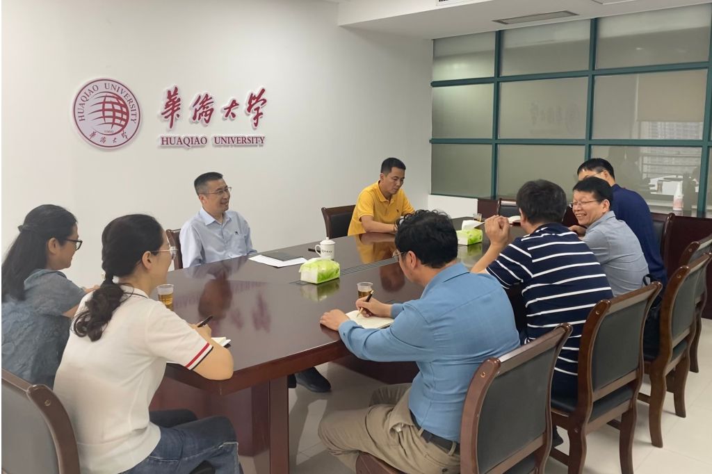 校长吴剑平与九三学社华大基层组织领导班子成员座谈