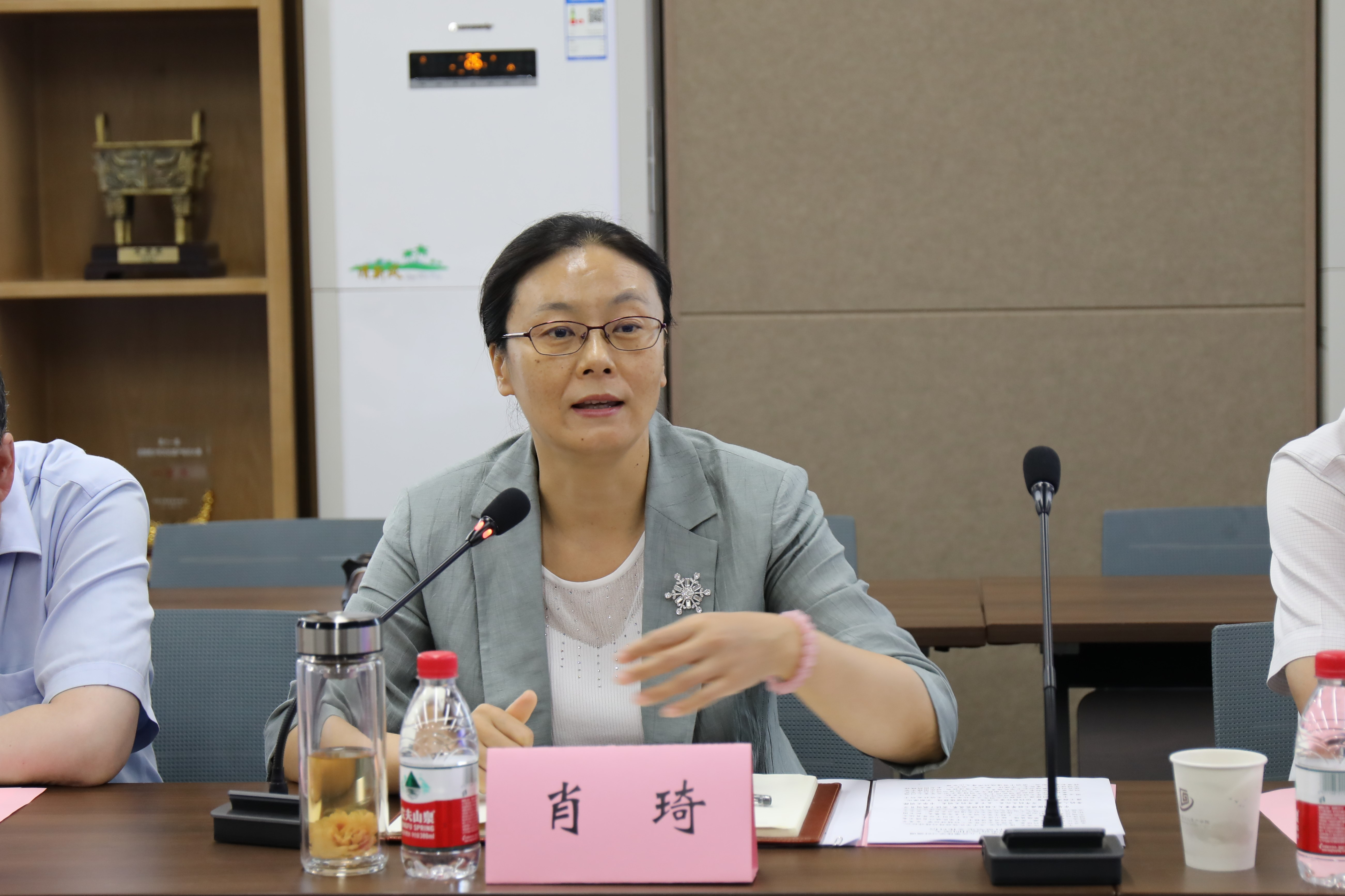 西安市人民政府肖琦一行来我校调研座谈