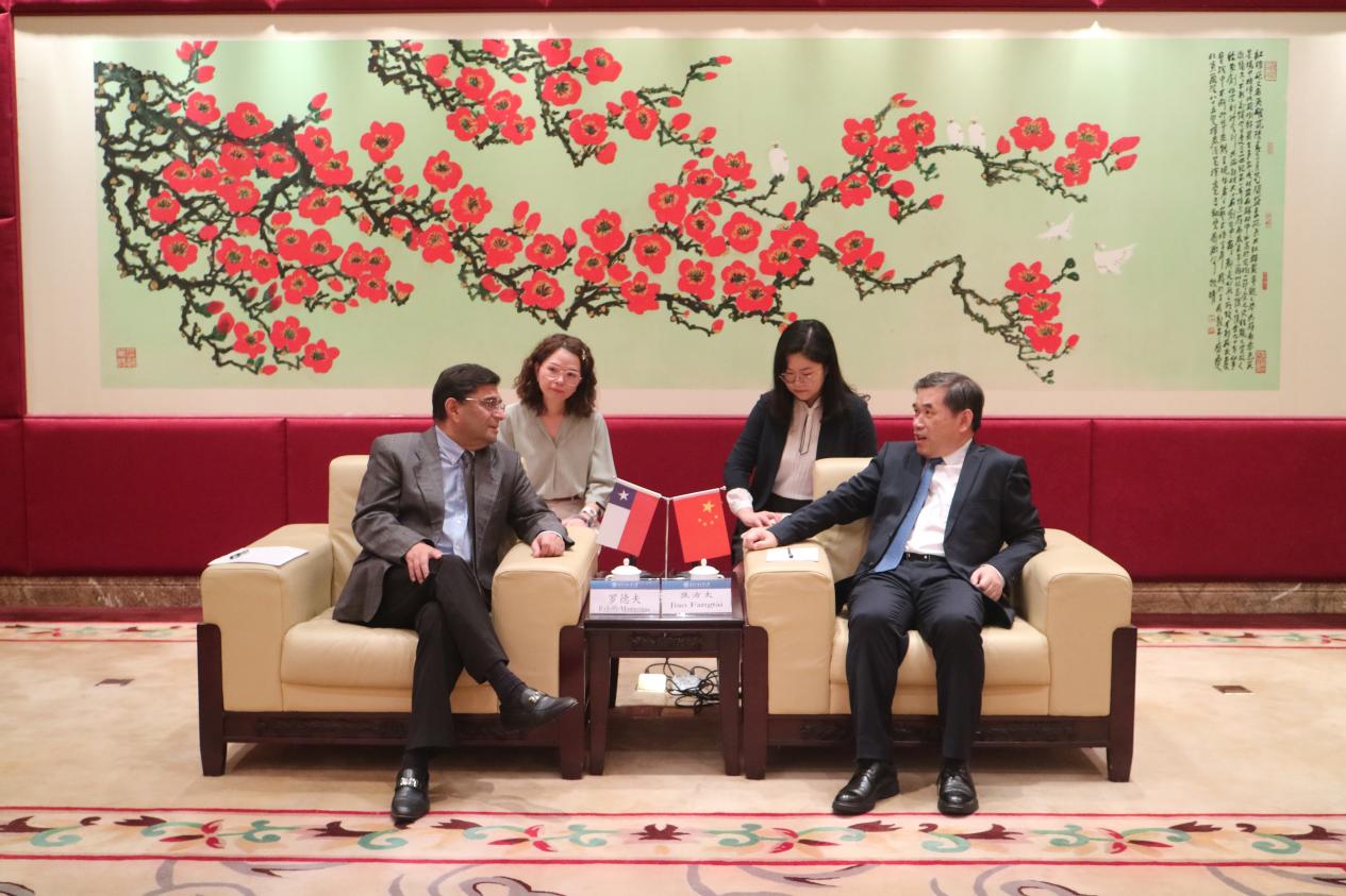 智利驻广州总领事馆代表团来访我校
