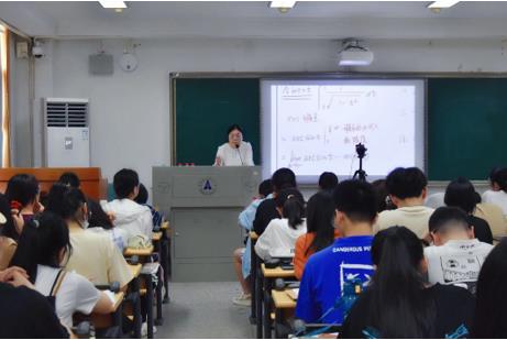 学习发展中心举办《微积分（下）》期末串讲活动