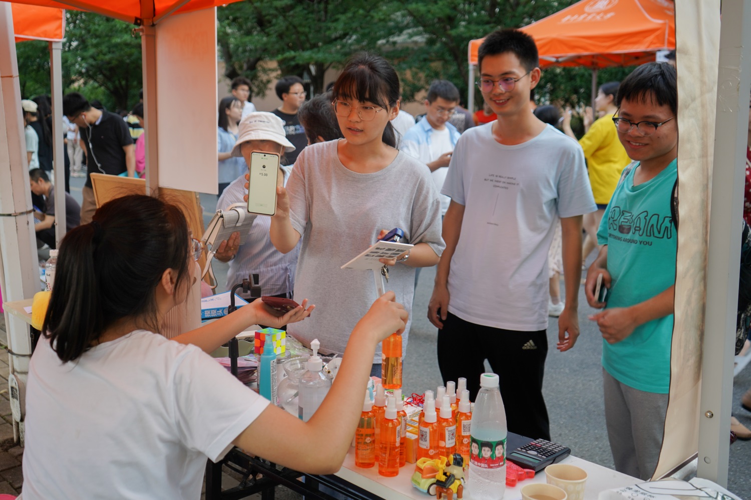 【毕业季】毕业集市：将青春记忆留在华农