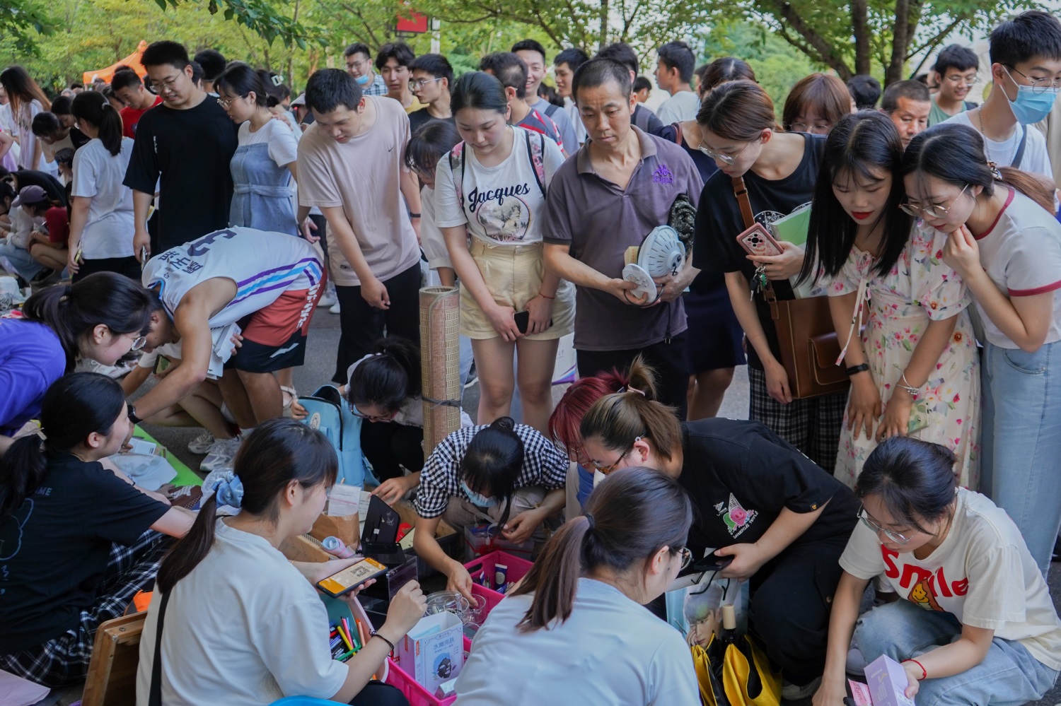 【毕业季】毕业集市：将青春记忆留在华农