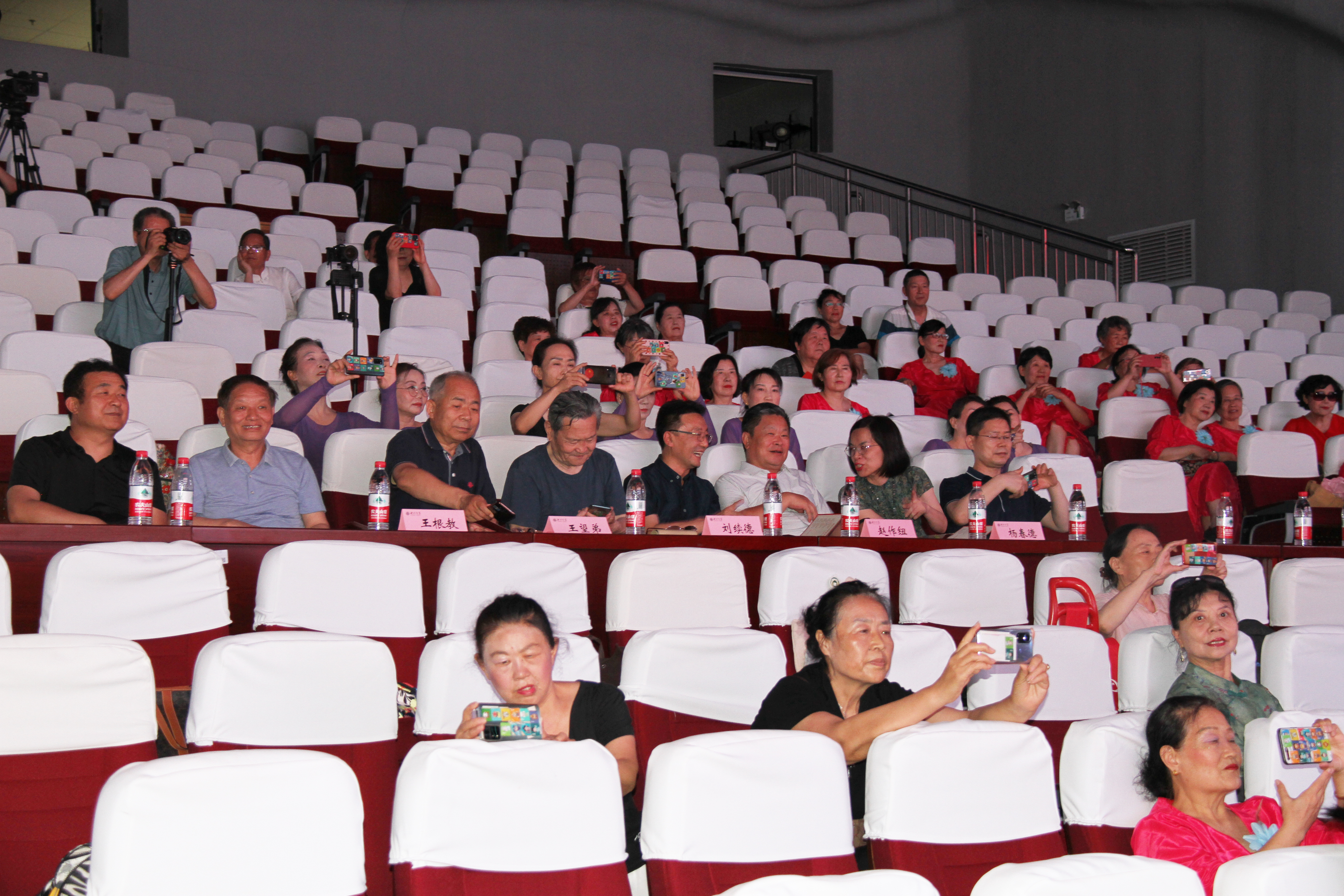 我校首届老年大学教学成果展演成功举行