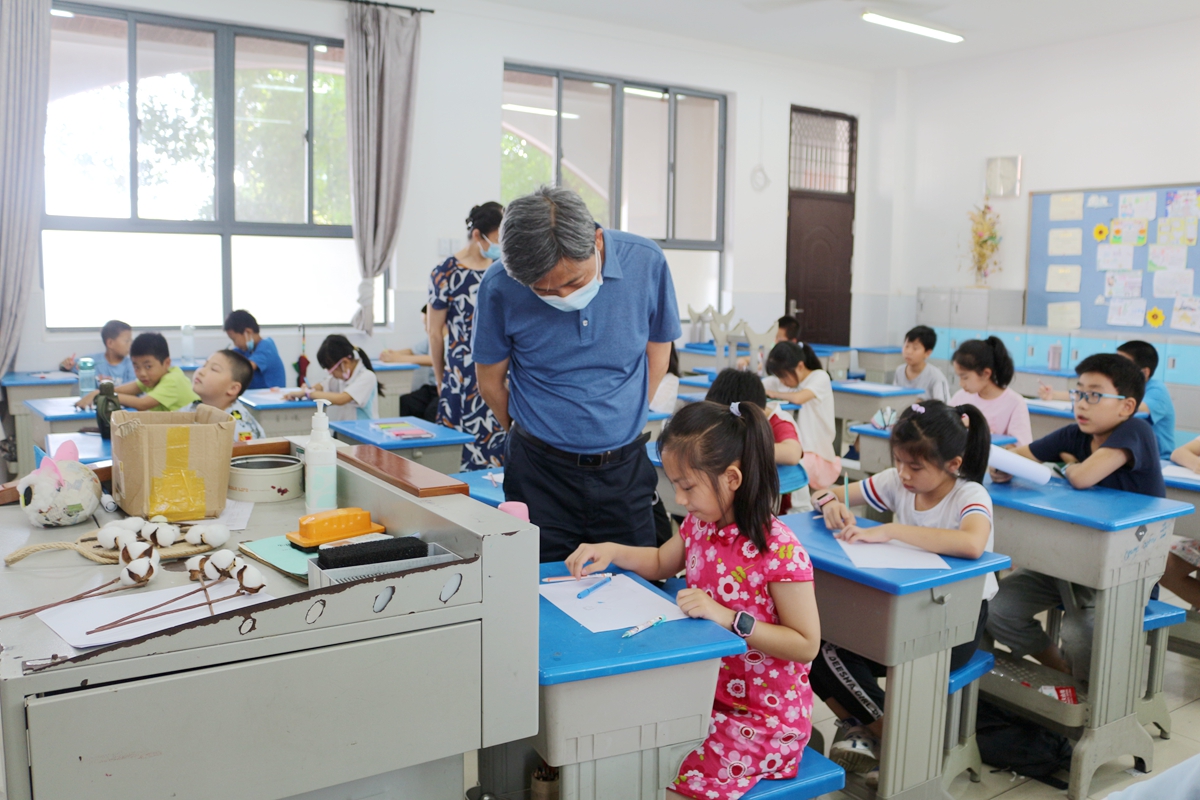 高翅到附属学校、幼儿园指导暑期成长营活动