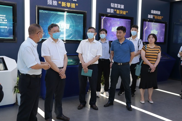 学校深化校企合作开启“访企拓岗促就业”第八站暨博士生服务团赴汉口银行社会实践见面座谈会