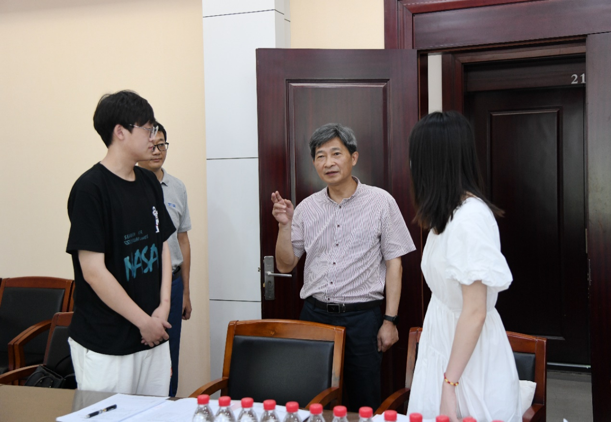 俊秀狮山喜迎青年才俊