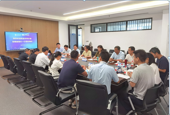 柞水县委常委、副县长吴根一行来校调研交流