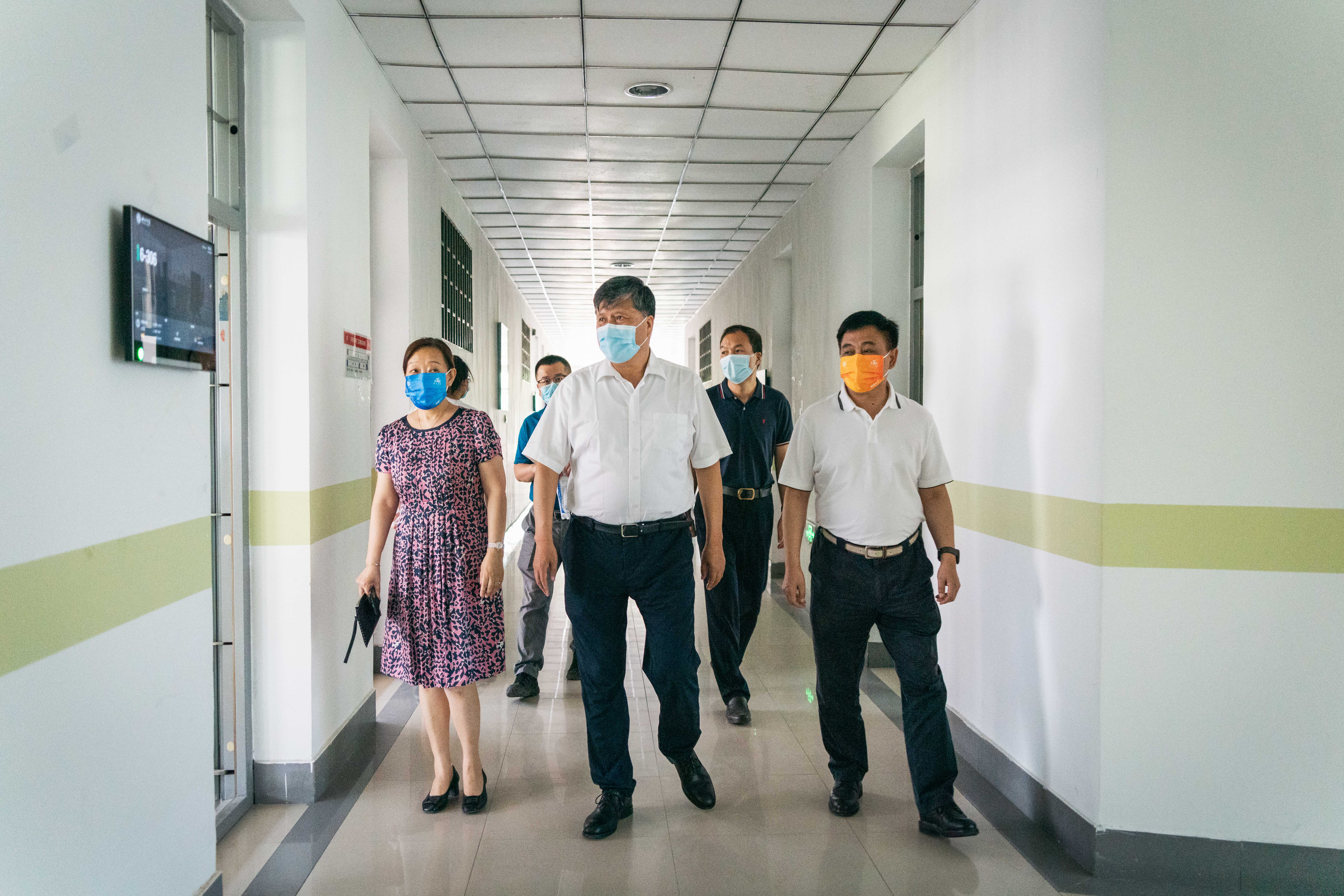 省委教育工委书记王建利来校调研疫情防控和放假工作