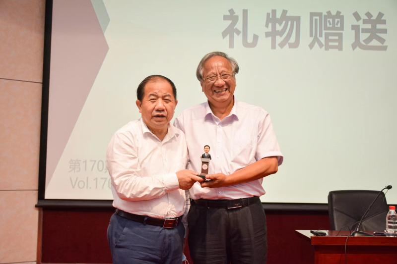 丁文江院士大师讲坛畅谈“轻氢之镁”