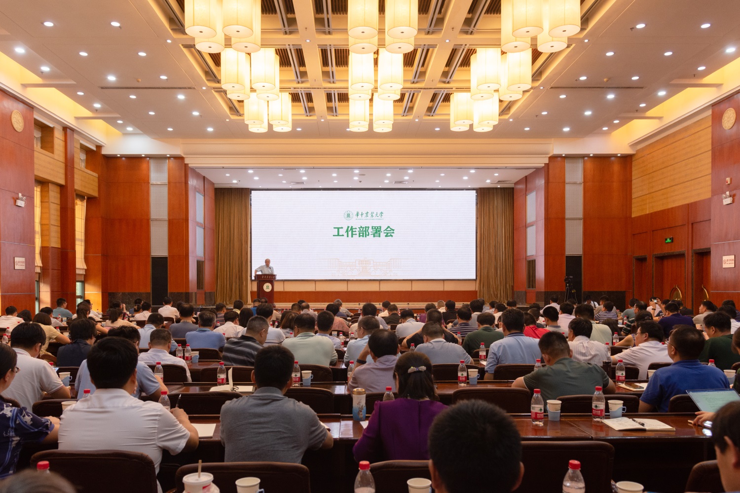 学校部署暑假前后重点工作