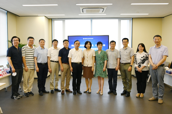 市科技工作党委书记徐枫赴市传研院调研新冠病毒科研进展