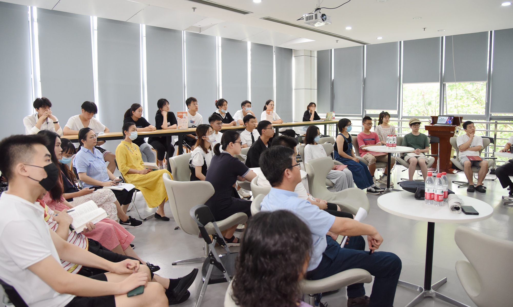 【毕业季】学校举行第九届“终身荣誉读者授予仪式”