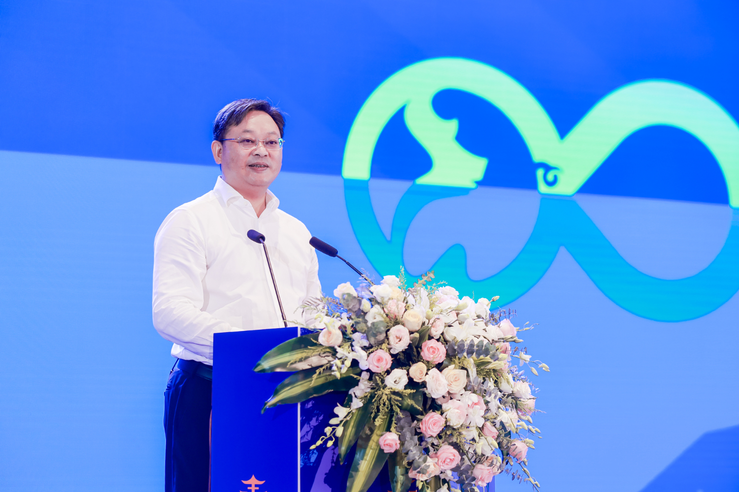 “千湖峰会生猪母仔一体化精准饲养技术高峰研讨会”在汉举行
