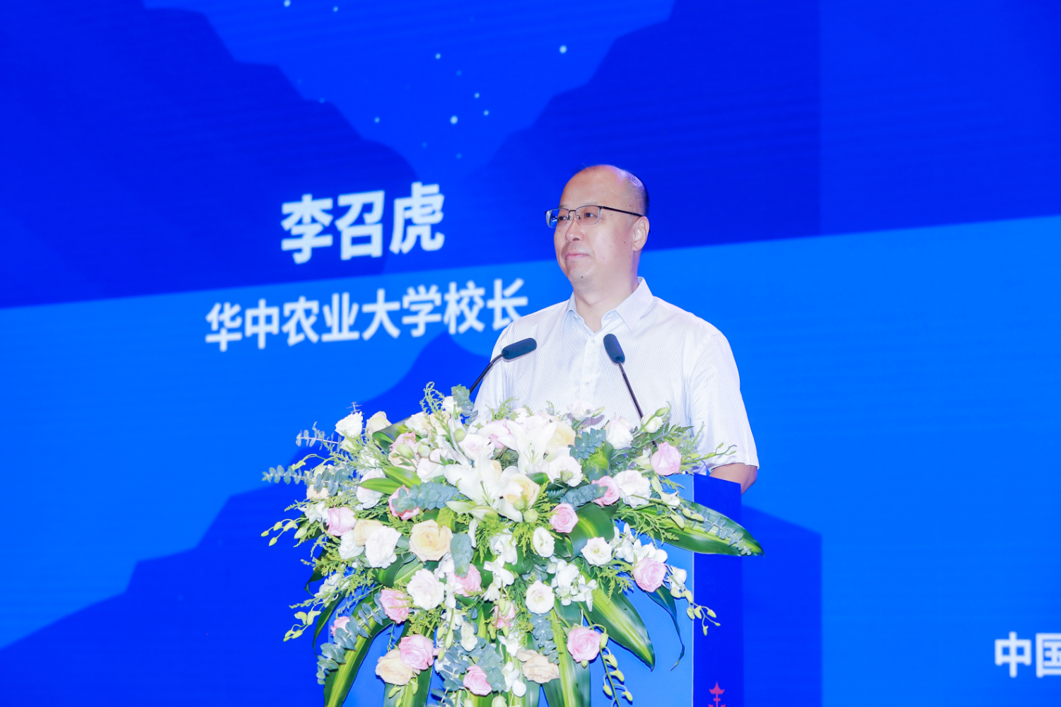 “千湖峰会生猪母仔一体化精准饲养技术高峰研讨会”在汉举行