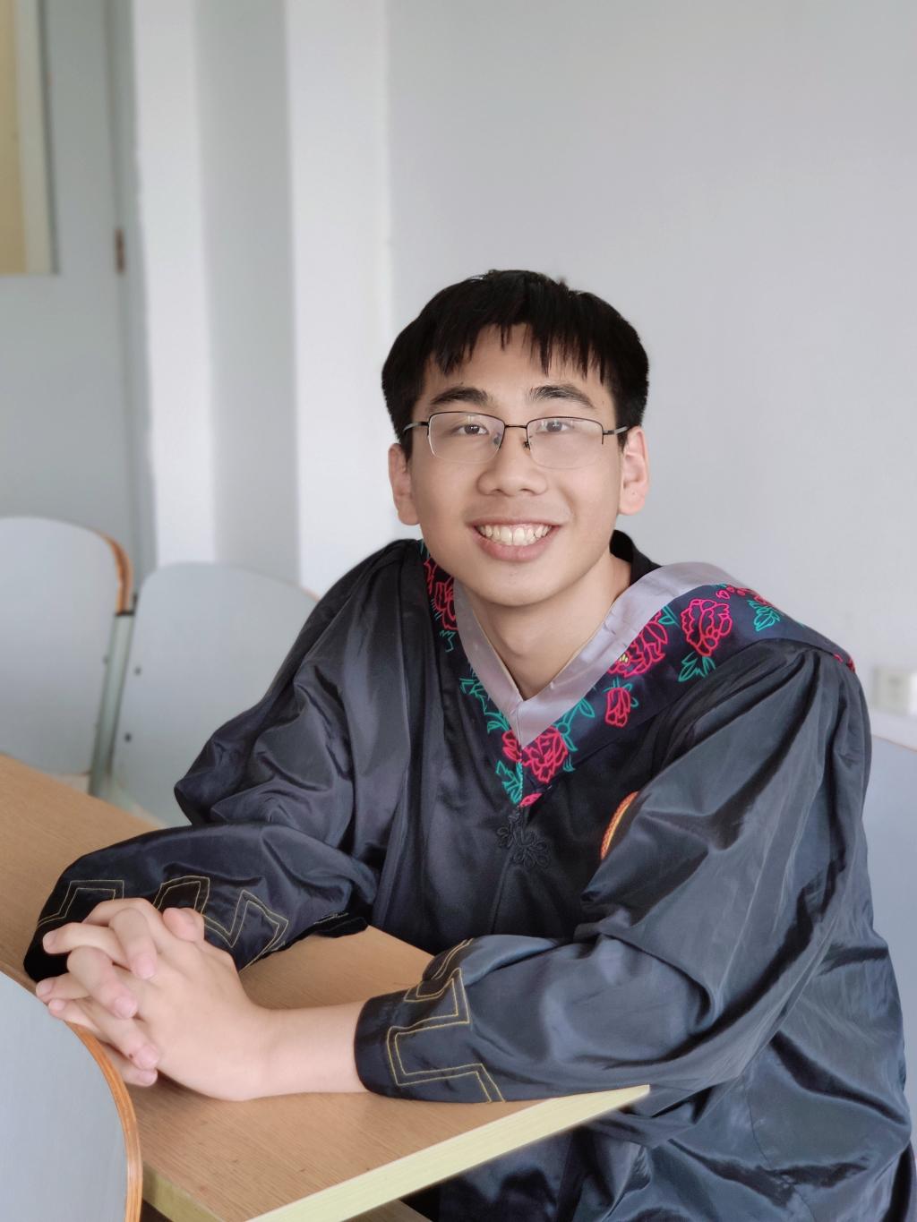 新方法分解“永久化学品”论文发顶级期刊——天津大学本科生李预立：科研因为热爱
