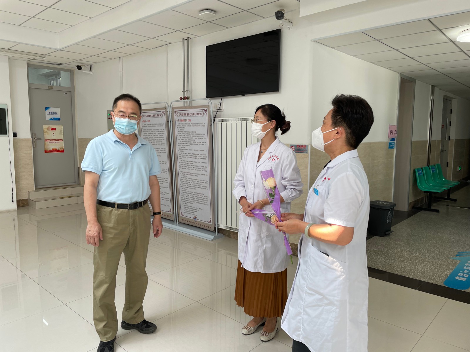 天津大学工会开展医师节慰问活动