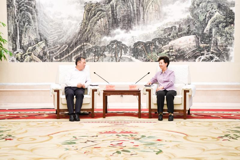 校党委书记杨振斌访问贵州并参加中国-东盟教育交流周活动