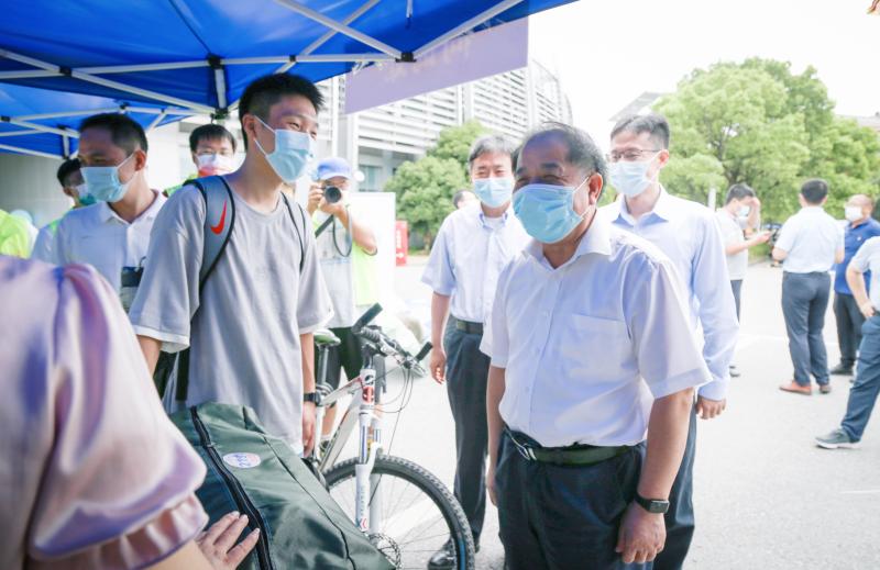 新交大人，扬帆起航！上海交大2022级本科生开学典礼举行