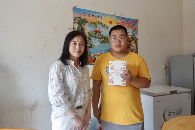 院长带队赴荆门荐书，新闻学院将新生入学教育提前“做到家”