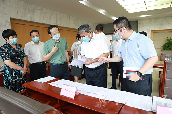 熊雪副市长来校调研开学准备及疫情防控工作