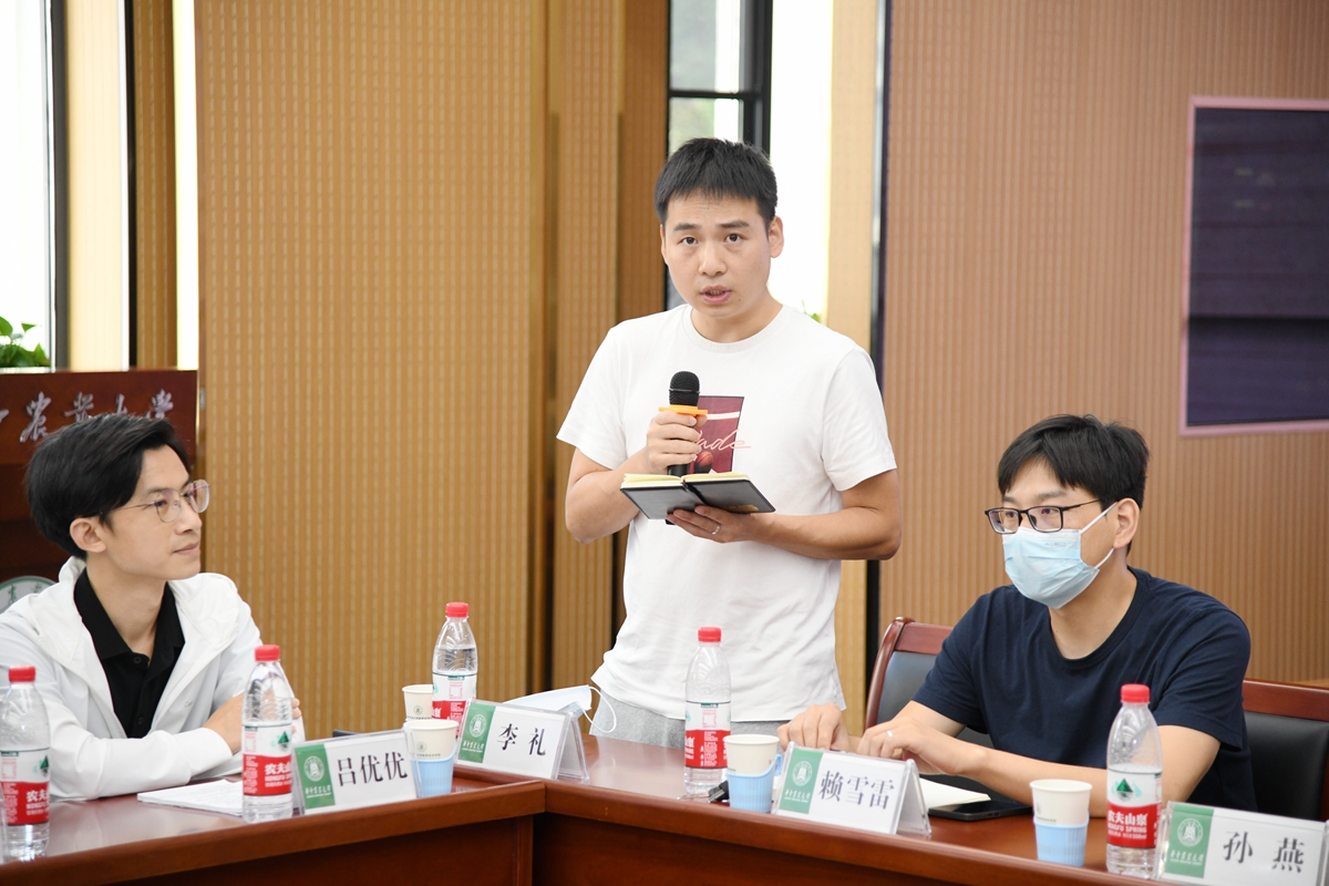 李召虎勉励新教师：积极奉献心态开放奋力拼搏勇于创新